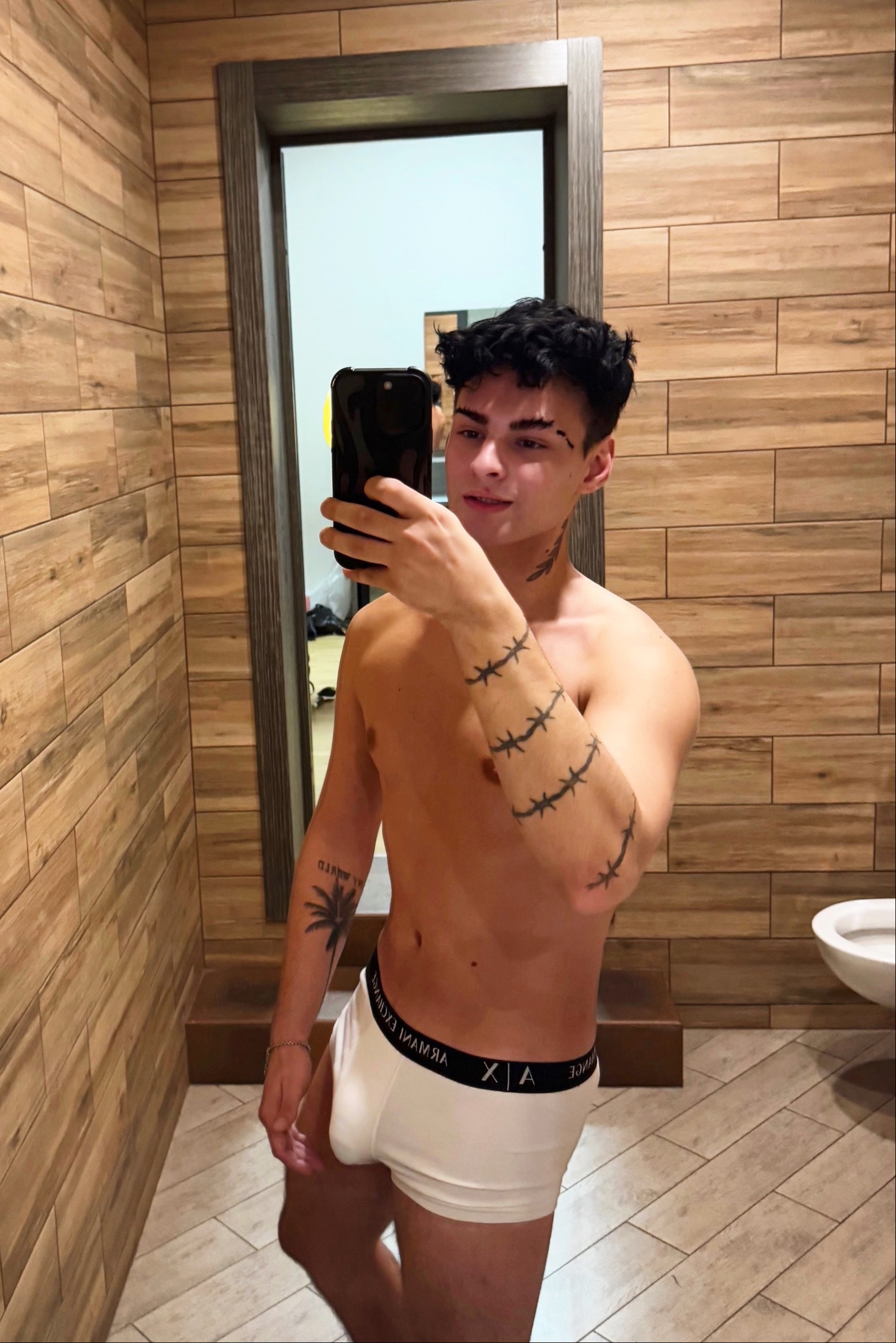 Массажистка ЛЕО ТG - dikiileo 22 лет исполнит классический секс и позовет в гости в Любой район