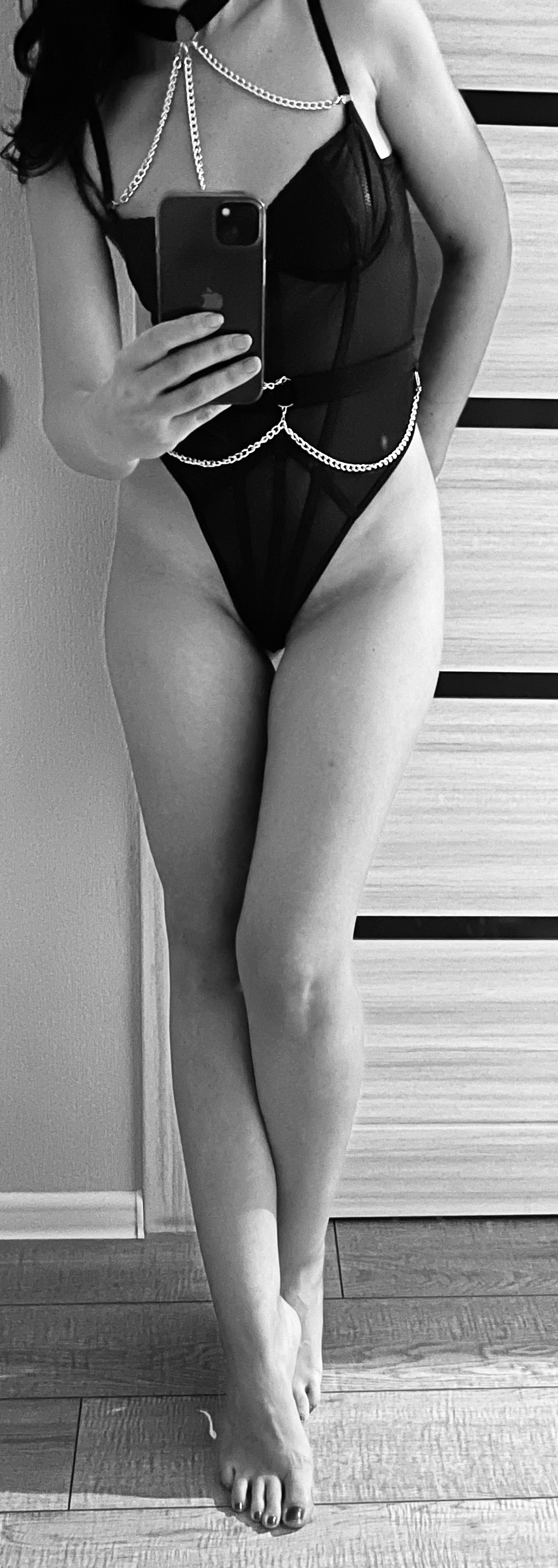 Брюнетка Юля с 2 размером груди сделает качественно классический секс и позовет в гости