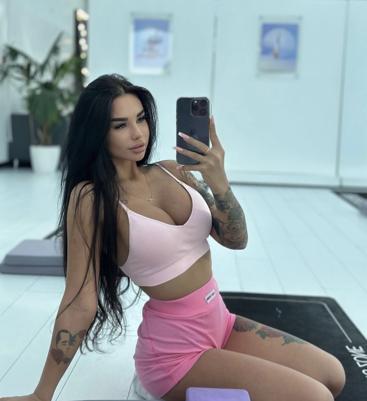 Девочка Кристина 21 лет сделает нежно эротический массаж и пригласит к себе в Любой район