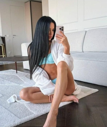 Брюнетка ЭВЕЛИНА стройная сделает профессионально ролевые игры и позовет в гости