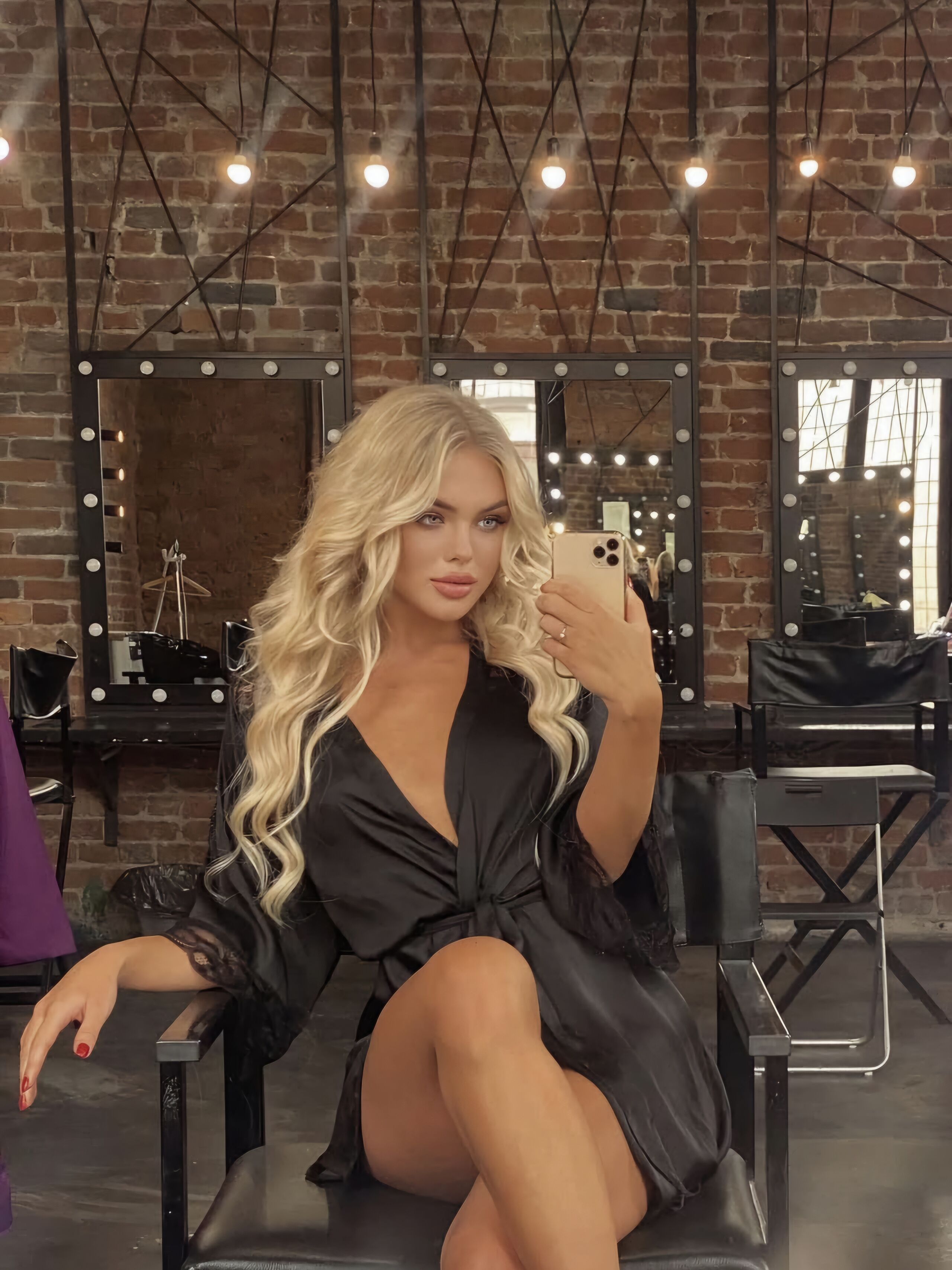 Проститутка Милана стройная сделает с удовольствием минет без резинки и примет у себя