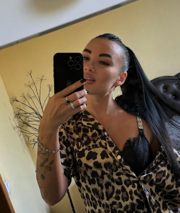 Проститутка ГЕЛЯ V I P с 3 размером груди исполнит классический секс и примет у себя