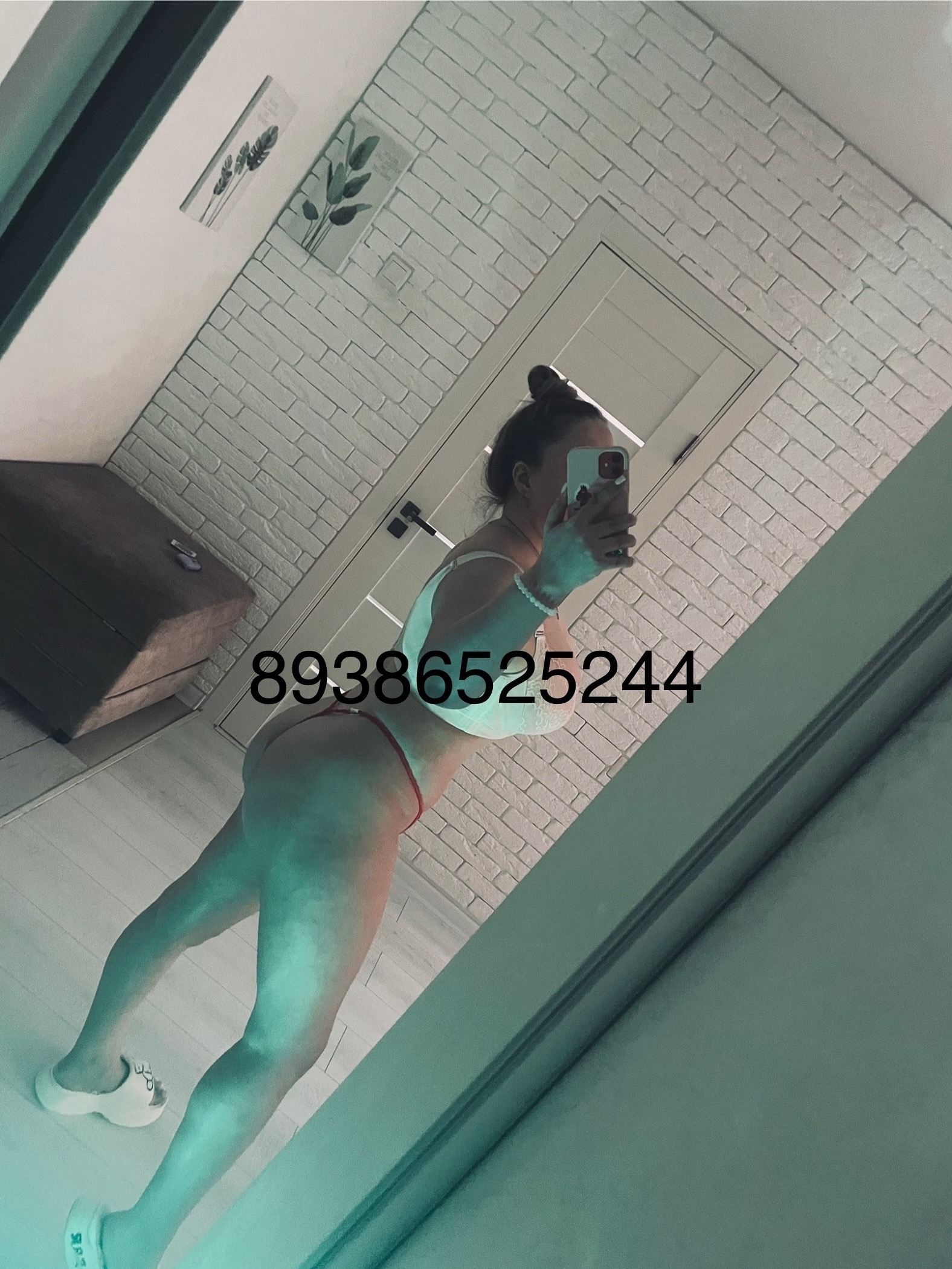 Профессионалка Лерчек 28 лет сделает с удовольствием эскорт и примет у себя