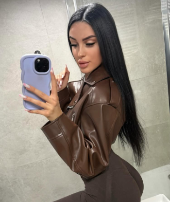 Профессионалка Амина 28 лет подарит расслабляющий массаж и примет у себя