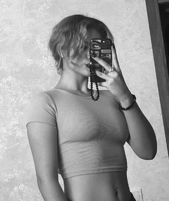 Профессионалка Софа худая сделает нежно минет в авто и примет у себя в Любой район