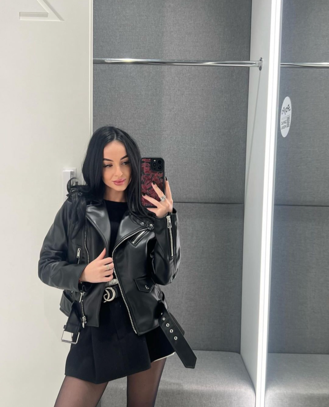 Массажистка Леся 27 лет сделает с удовольствием есть подружка и пригласит к себе в Район - Центр