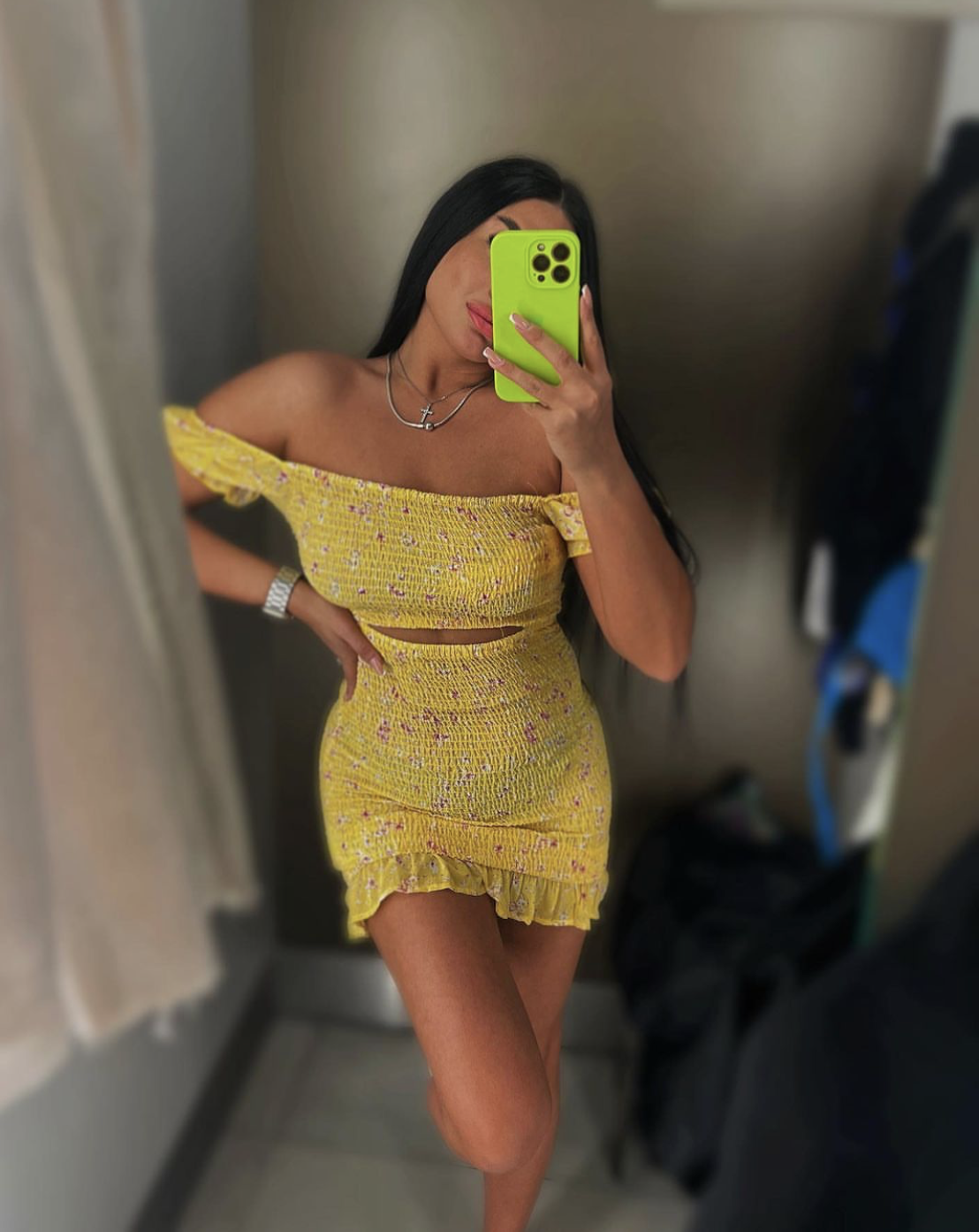 Шлюха ЭММА с 3 размером груди сделает качественно фут-фетиш и позовет в гости