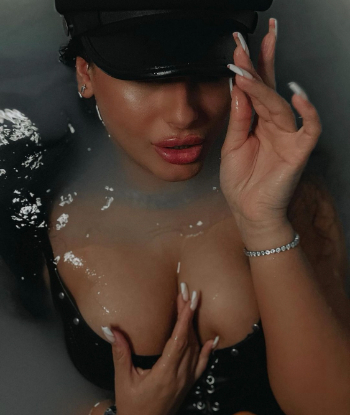 Девочка СОФЬЯ с 3 размером груди сделает профессионально минет в авто и примет у себя в Район - Центр