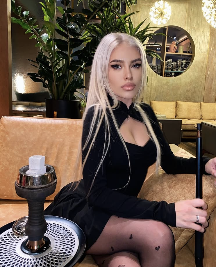 Девушка Татьяна стройная подарит урологический массаж и пригласит к себе в Район - Центр