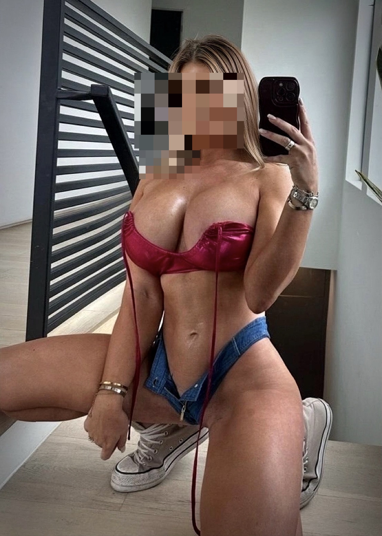 Светлый  Алина стройная сделает нежно массаж не профи и примет у себя в Район - Юго-Запад