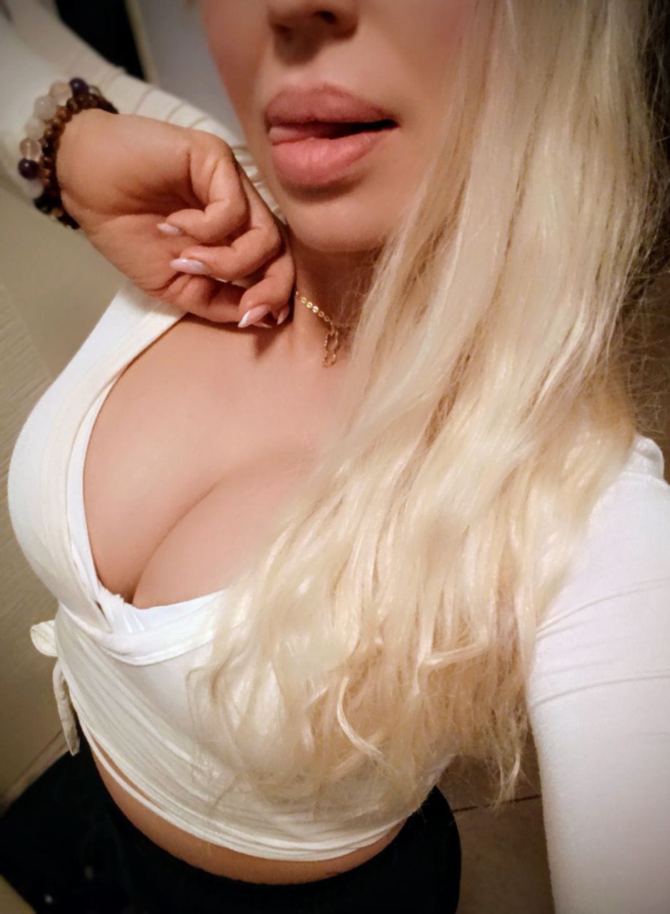 Девушка Тайский Эро Тантра с 4 размером груди подарит окончание в рот и примет у себя