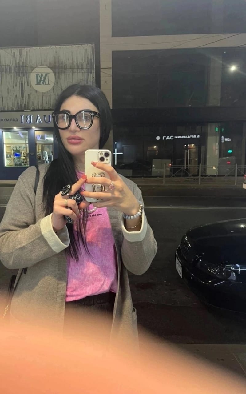 Брюнетка Marinka стройная исполнит анальный секс и примет у себя