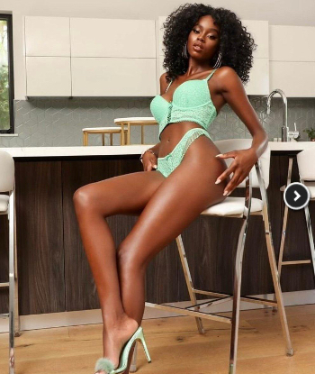 Профессионалка Anna стройная сделает с удовольствием классический секс и пригласит к себе