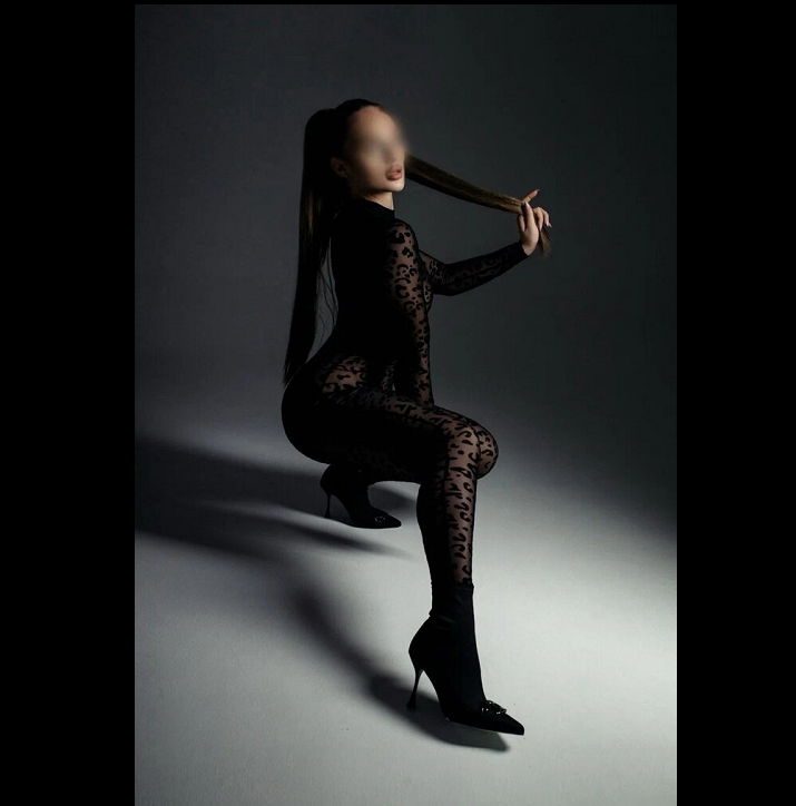 Индивидуалка АЛЁНУШКА 23 лет исполнит массаж не профи и позовет в гости