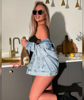 Эскорт ВАЛЕРИЯ 27 лет сделает профессионально минет глубокий и пригласит к себе