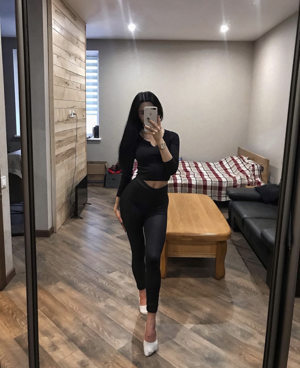 Девочка АРИАНА с 2 размером груди подарит минет глубокий и пригласит к себе в Район - Центр