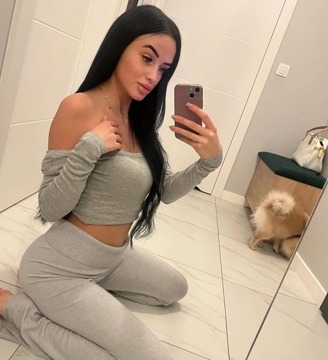 Девочка АМИНА стройная исполнит расслабляющий массаж и позовет в гости в Район - Центр