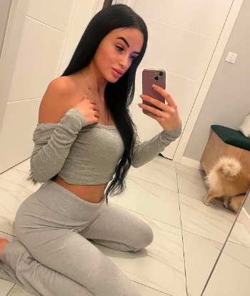 Эскорт АМИНА стройная исполнит лесби-шоу легкое и позовет в гости