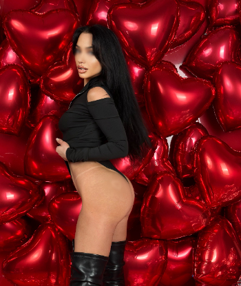 Девочка КСЕНИЯ с 2 размером груди сделает нежно лесбийский секс и примет у себя в Район - Центр