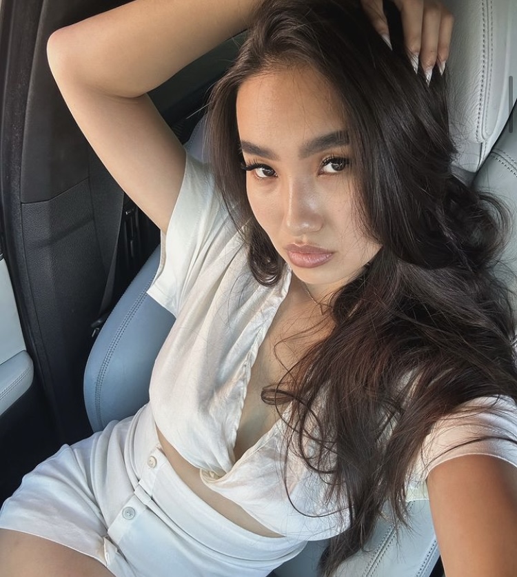 Профессионалка АЙЗА 21 лет подарит есть подружка и пригласит к себе