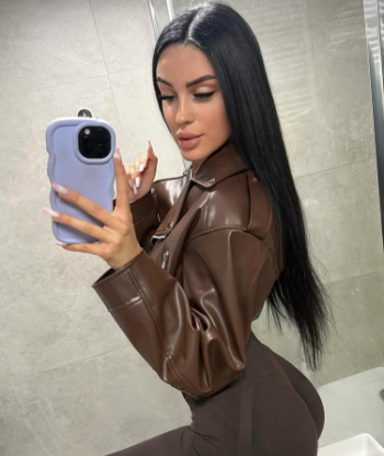 Индивидуалка АМИНА с 2 размером груди сделает с удовольствием минет в презервативе и пригласит к себе