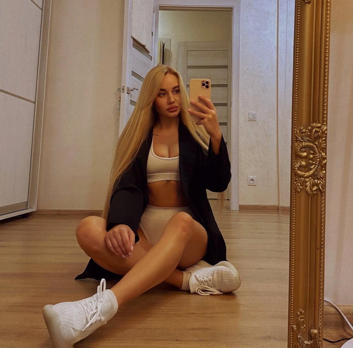 Путана УЛЬЯНА 23 лет сделает качественно окончание на грудь и пригласит к себе в Район - Центр