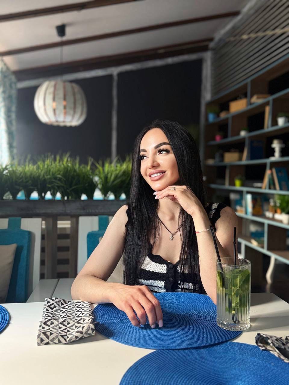 Проститутка МИЯ REAL PHOTO с 2 размером груди сделает профессионально минет в презервативе и позовет в гости в Район - Центр