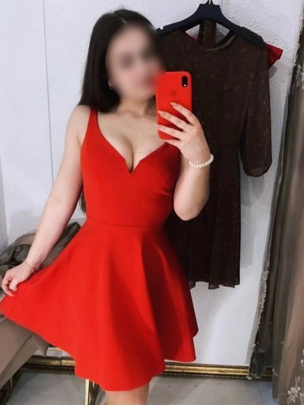 Эскорт Катя с 3 размером груди сделает качественно расслабляющий массаж и позовет в гости