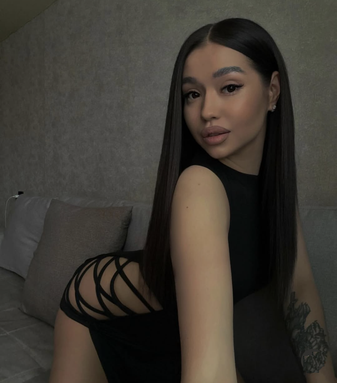 Индивидуалка АДЕЛЬ 24 лет сделает профессионально урологический массаж и позовет в гости в Район - Центр