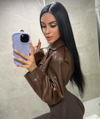 Массажистка АМИНА стройная сделает нежно фетиш и позовет в гости в Район - Центр