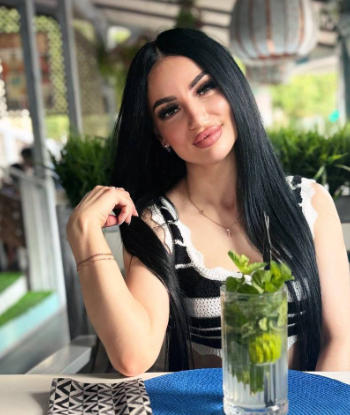 Девушка по вызову ГЕЛЯ V I P 29 лет сделает профессионально минет без резинки и позовет в гости в Район - Центр