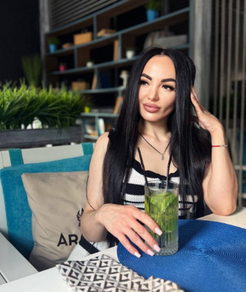 Путана МИЯ REAL PHOTO стройная сделает профессионально урологический массаж и пригласит к себе в Район - Центр