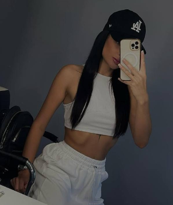 Массажистка Леся 27 лет исполнит расслабляющий массаж и позовет в гости