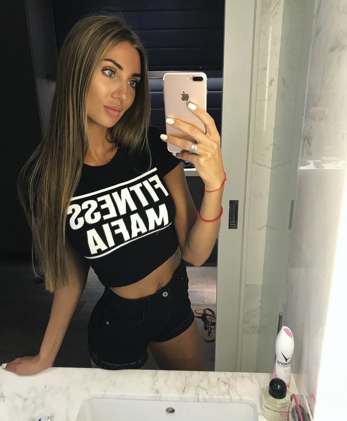 Девушка по вызову Марина стройная сделает нежно минет глубокий и примет у себя