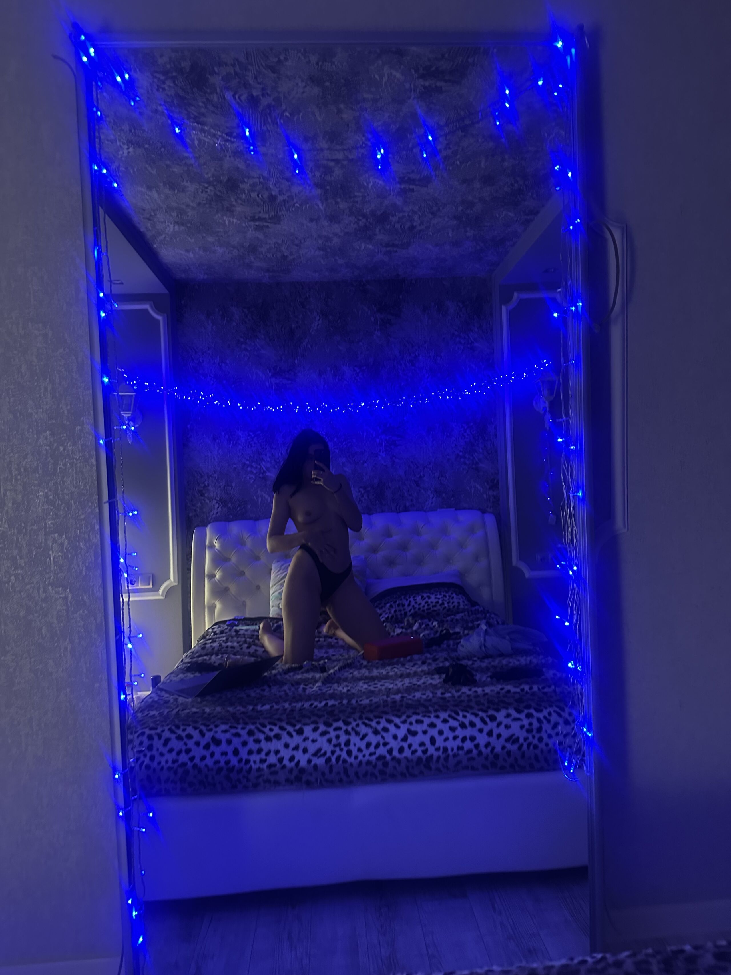 Брюнетка Милания с 2 размером груди сделает с удовольствием анальный секс и позовет в гости