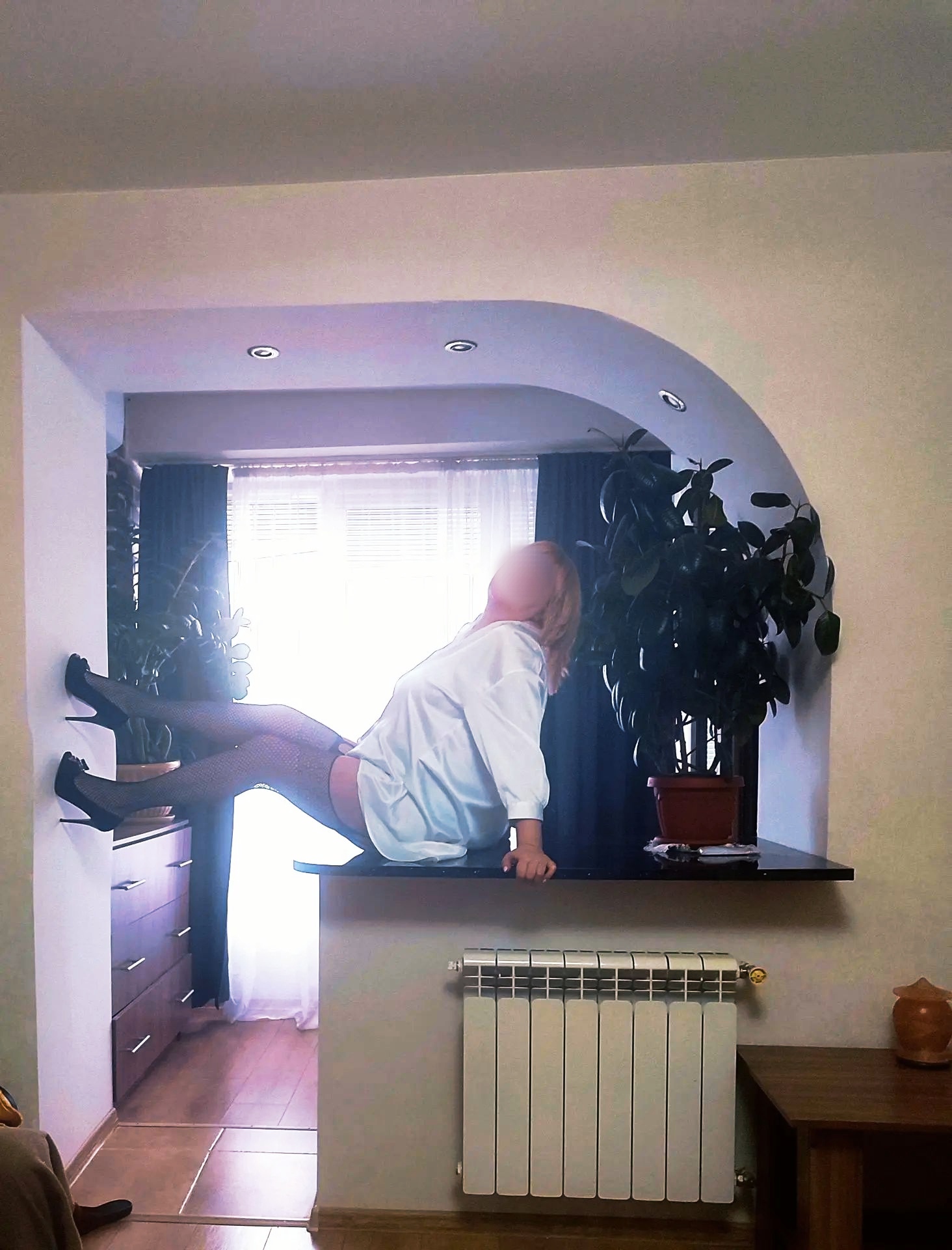 blondinka массаж Relax - Sasha с 4 размером груди сделает с удовольствием минет в презервативе и позовет в гости