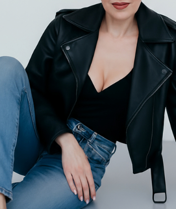 Эскорт Ксюша есть ДОПЫ с 3 размером груди подарит классический секс и примет у себя в Район - Юго-Запад