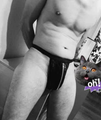 Массажистка Антон с 0 размером груди исполнит игрушки и позовет в гости