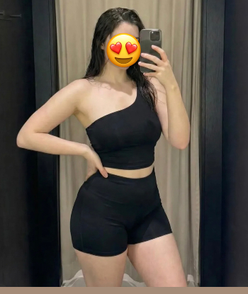 Брюнетка Яна с 5 размером груди сделает нежно минет в презервативе и пригласит к себе