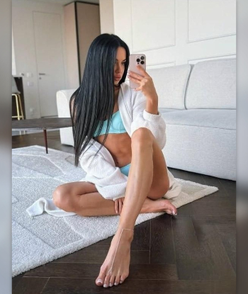 Индивидуалка ЭВЕЛИНА с 2 размером груди сделает профессионально классический секс и пригласит к себе в Район - Центр