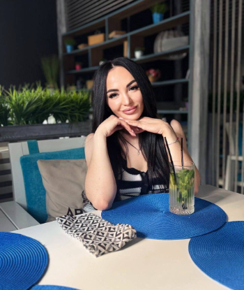 Индивидуалка МИЯ REAL PHOTO с 2 размером груди сделает с удовольствием групповой секс и позовет в гости в Район - Центр