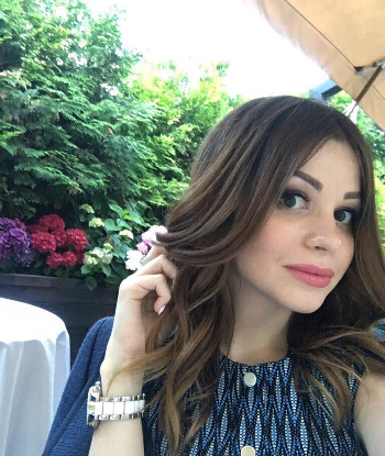 Эскорт Анастасия с 2 размером груди сделает нежно золотой дождь прием и примет у себя